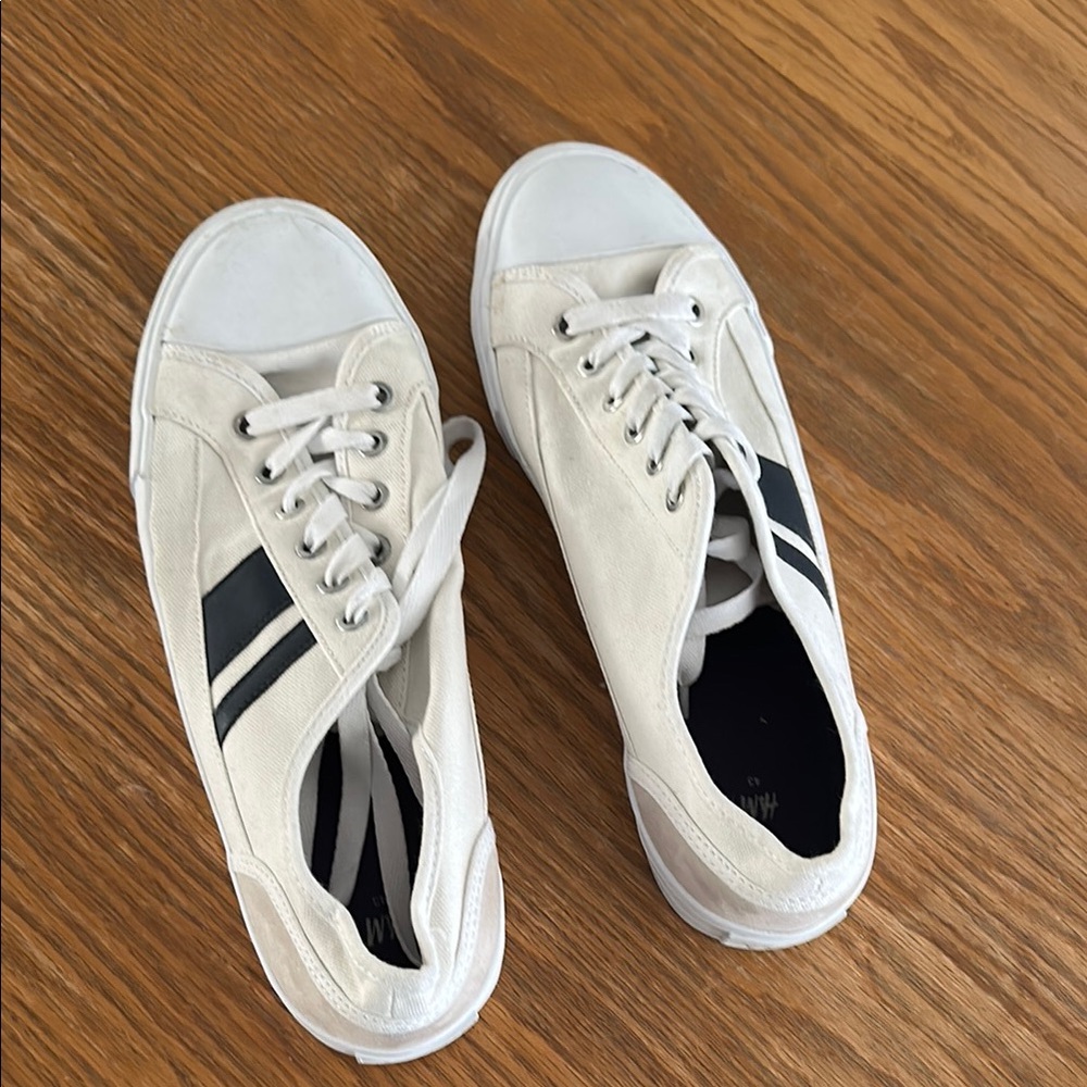 H&M White and Black Athletic Shoes with Minimalist Design